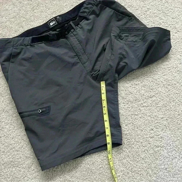 REI Gray Shorts Men’s Size XL 30 Zip Pockets Hiking Outdoor Active - Picture 7 of 12
